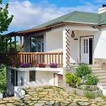 The White House Kamilski Dol