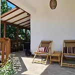 The White House Vila